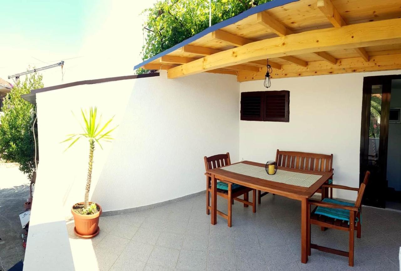 Apartmani Tina Jelsa  Exteriör bild